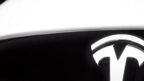 Tesla sigue con su ascenso tecnológico.