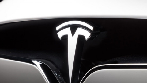 Tesla sigue con su ascenso tecnológico.