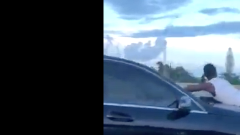 Una escena muy extraña.