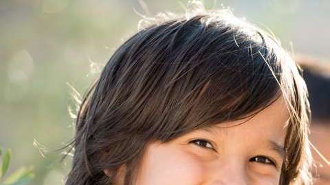 Los niños de hogares latinos pasan más tiempo en Internet.