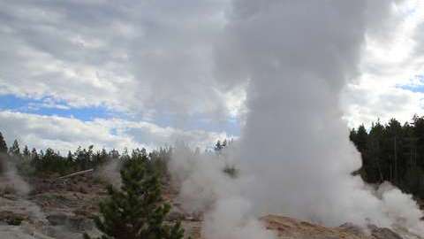 Mayo fue un mes activo para el géiser Steamboat. USGS