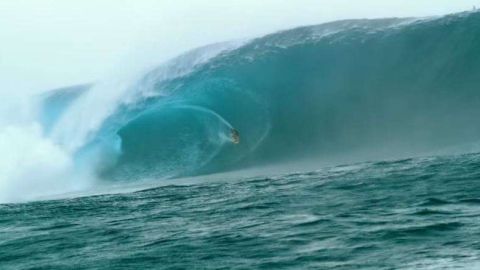 La ola lo golpeó fuertemente y el mar se los "tragó".