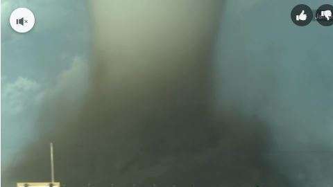 El embudo era sumamente grande.