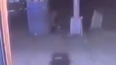 Los Trinitarios mataron a "Junior" en un "deli" en El Bronx.