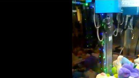 La técnica secreta para ganarle a las máquinas de peluches.