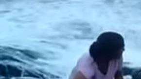 Los amigos solo vieron cómo el mar se tragó a uno de ellos.