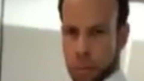 La cumbia de Zague empieza a sonar.