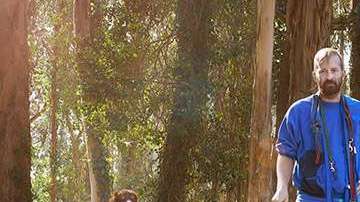 Este paseador de perros decidió no cesar su servicio a uno de sus clientes, sino hacerlo gratis.