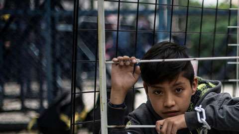 Separar a los niños de sus padres causa protestas en todo el mundo.