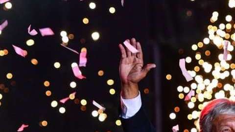 AMLO cerró su campaña con un acto masivo en el Estadio Azteca.