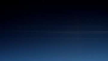 La nubes noctilucentes se forman a una altura aproximada de 80 km y pueden ser observadas solamente en las noches de verano.