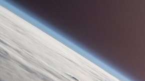 En el afelio la Tierra se encuentra cinco millones de km más lejos del Sol.