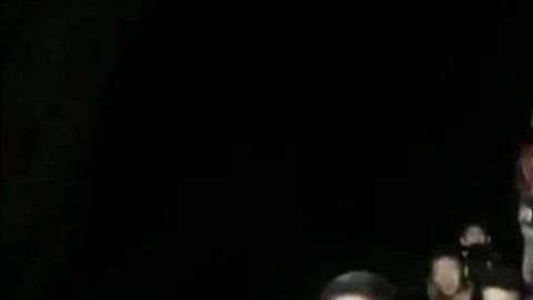 El equipo fue encontrado el lunes a unos 2,3 km de la entrada de la cueva.