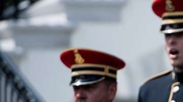 "God Bless America" es una especie de himno estadounidense no oficial.