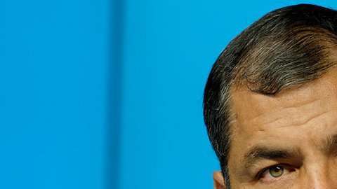 Sobre Rafael Correa pesa una orden de detención internacional.