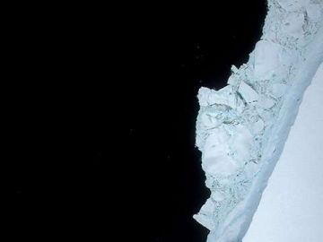 El coloso de hielo se desprendió de la Plataforma de Hielo Larsen C el año pasado.