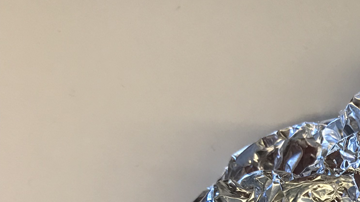 Un ladrón podría comprar una llave inalámbrica original y usarla para robar tu auto.