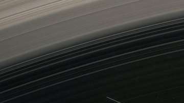 La sonda Cassini captó ondas de plasma entre Saturno y su satélite Encélado.