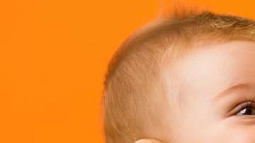 No es recomendable dar de comer demasiado a un recién nacido.