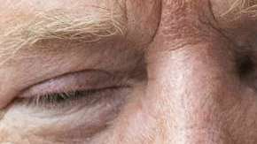 Google, el buscador más usado en todo el mundo, "cree" que Donald Trump es idiota