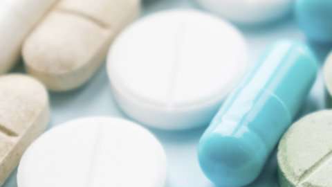 Los médicos siguen eligiendo los opioides como analgésico pese a su peligrosidad.