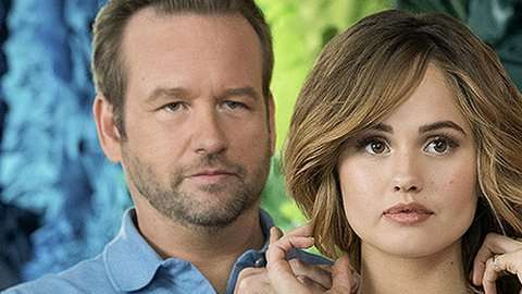 La protagonista de la serie insta a los espectadores a mirar antes de jugar.