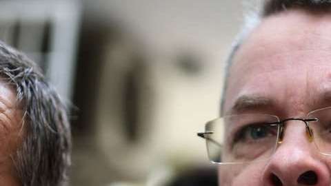 Brunson cumple arresto domiciliario por problemas de salud.