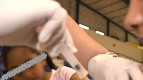 El gobierno asegura que las pruebas son gratuitas, abogados de inmigración dicen lo contrario