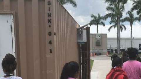 El trato a a menores inmigrantes indigna a grandes sectores del país