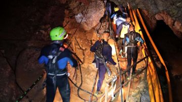 Personal del ejército tailandés en las operaciones de rescate,