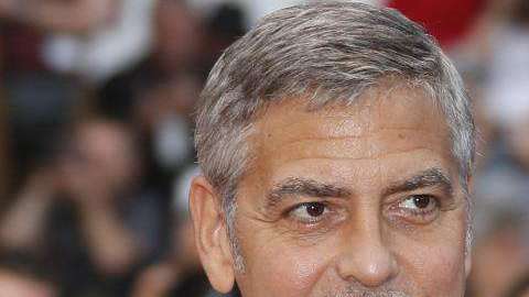 Tras el impacto, el conductor del vehículo se detuvo y llamó a una ambulancia.