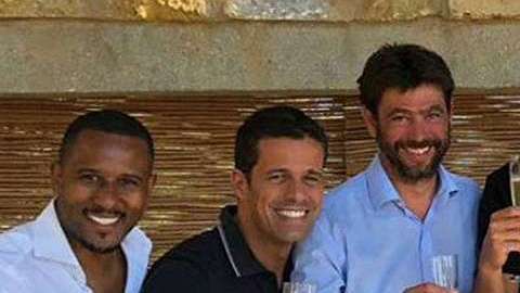 Cristiano Ronaldo junto a Andrea Agnelli y Jorge Mendes