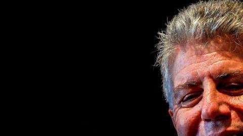 Bourdain durante la grabación de un programa de TV en Lisboa