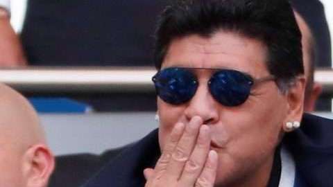 El argentino Diego Armando Maradona se fue de la boca y la FIFA lo frenó. (Foto: EFE/EPA/DIEGO AZUBEL)