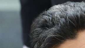 El argentino Diego Armando Maradona volvió a levantar la mano para dirigir a su selección. Foto: EFE/EPA/ROBERT GHEMENT)