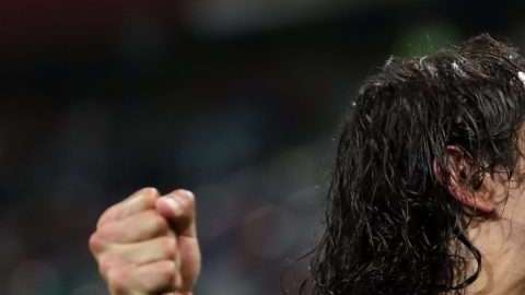 El uruguayo Edinson Cavani podría ser el primer gran ausente de los cuartos de final. (Foto: EFE/EPA/FRIEDEMANN VOGEL)