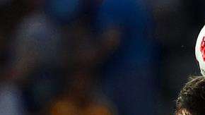 Luka Modric disputa una pelota  Andreas Christensen. EFE