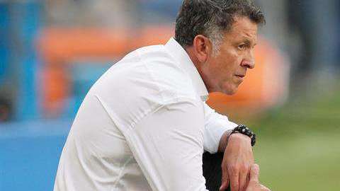 Juan Carlos Osorio habría llevado a Rusia a su esposa y a su amante