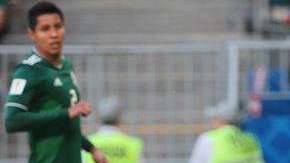 Neymar anota el primer gol del partido. EFE