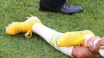 Neymar ha sido criticado por sus constantes caídas