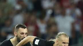 La selección de Croacia volverá a usar su uniforme alternativo en la semifinal de Rusia 2018. (Foto: EFE/EPA/MOHAMED MESSARA)