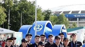 La figura de Zabivaka afuera del estadio Luzhniki estuvo más cuidada que la de San Petersburgo (Foto: EFE/EPA/FACUNDO ARRIZABALAGA)