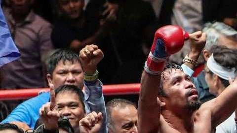 El boxeadorr y político filipino Manny Pacquiao celebra después de vencer a Lucas Matthysse. (Foto: EFE/FAZRY ISMAIL)