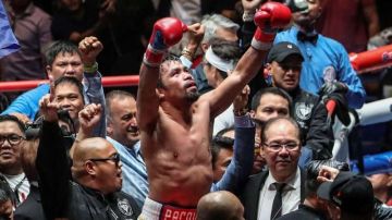 El boxeadorr y político filipino Manny Pacquiao celebra después de vencer a Lucas Matthysse. (Foto: EFE/FAZRY ISMAIL)