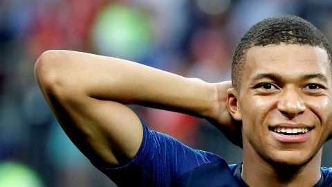 El francés Kylian Mbappe sorprende con su altruismo y madurez. (Foto: EFE/EPA/YURI KOCHETKOV)