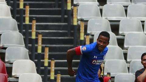 Cruz Azul celebrando uno de sus goles. EFE