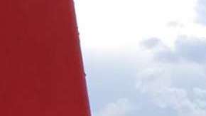 Personal de emergencias atiende a los heridos. EFE/CPCE