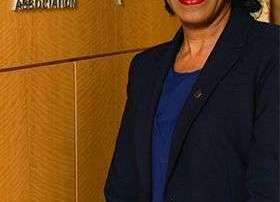 La primer mujer negra presidente de la Asociación Médica Americana.