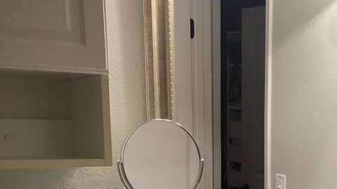 Este es el baño que fue renovado y dónde se encontró la nota.