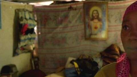 A María la violó dos veces el mismo hombre. La última vez mientras su hija pequeña dormía en la habitación de al lado.